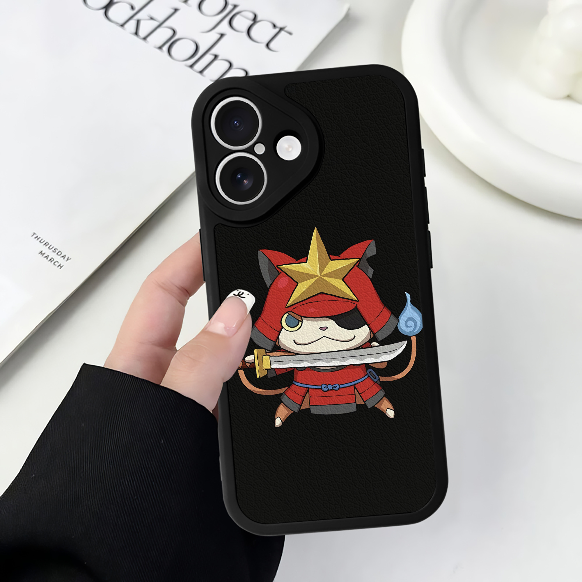 （画像用） 妖怪ウォッチ Yo-kai Watch 【iPhone 16シリーズ対応】シリコンスマホケース（レザー調） 材質：シリコン